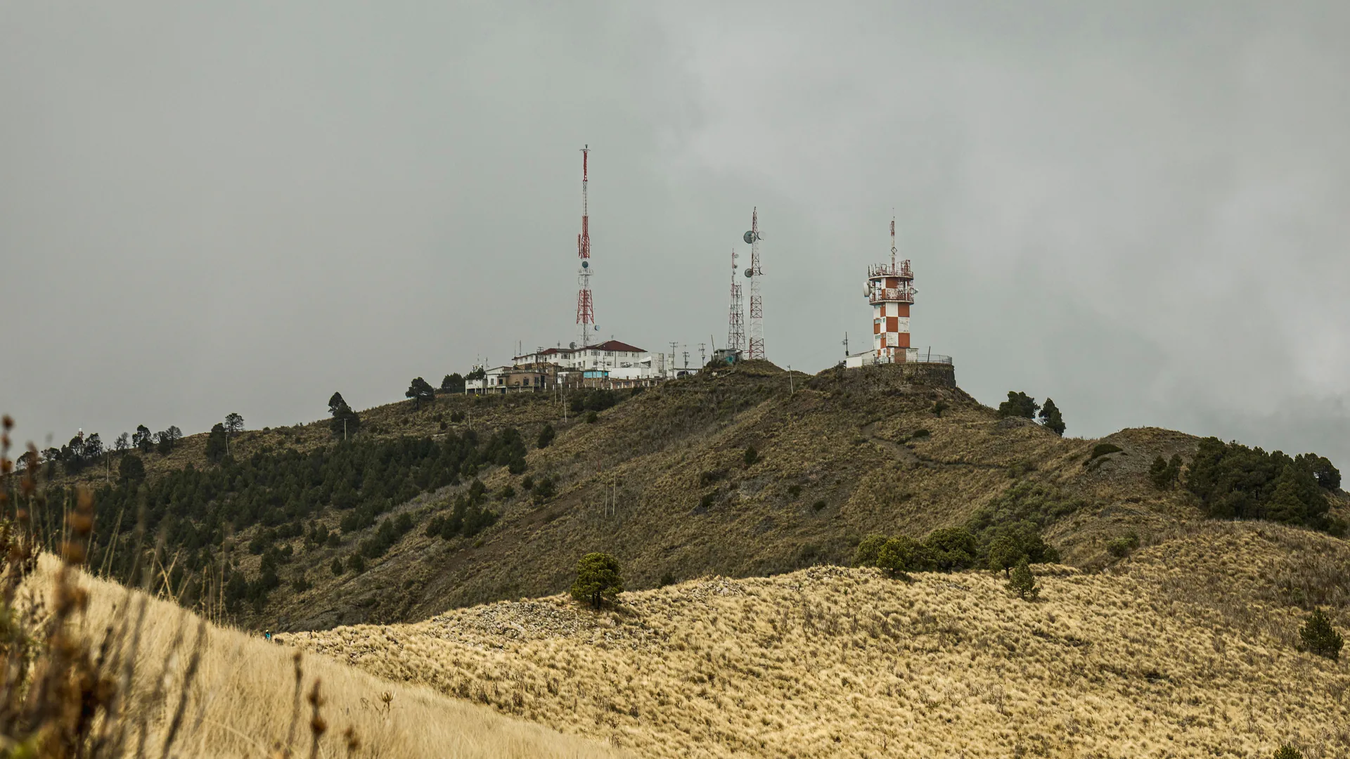 Remote telecommunications site on high terrain serving a long-range drone route