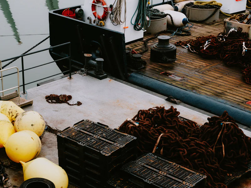 Working deck of a vessel showing rigging obstacles and constrained areas for inspection flight recovery